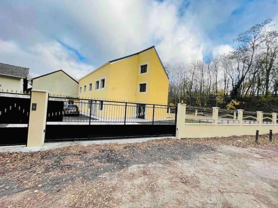 Ferienwohnung Masion Belle Vue Sarcelles Exterior foto